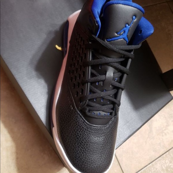 jordan maxin 200 black and blue